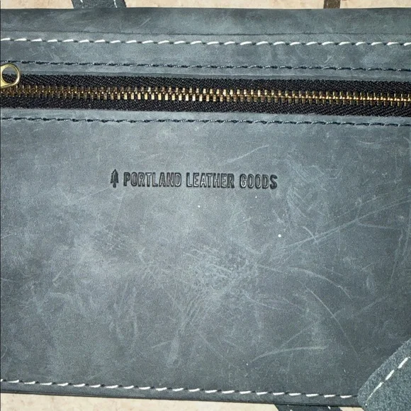 NWOT Portland Leather Goods Envelope Clutch Crossbody - Picture 6 of 7